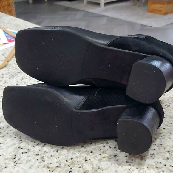 MGD Hope Black, leather and corduroy ankle boots with a stacked heel size 7W - Picture 5 of 5